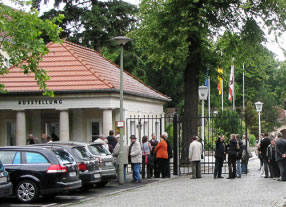 Pankower Machthaber - Der Majakowskiring und das Schloss Schönhausen nach 1945  Ausstellungskonzeption und -umsetzung der Dauerausstellung in den Torhäusern Niederschönhausen